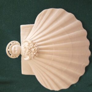 Flora Angelica Faith Angel Ornment/Figurine 1995. Made in The USA.